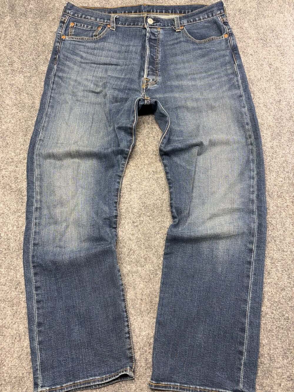 Levis 501 Original Fit Button Fly Jeans Mens 35x30 Blue Medium Wash Straight Leg